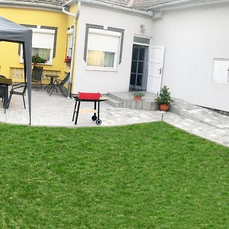 Viktor Apartmanhaz Zamardi Exterior photo