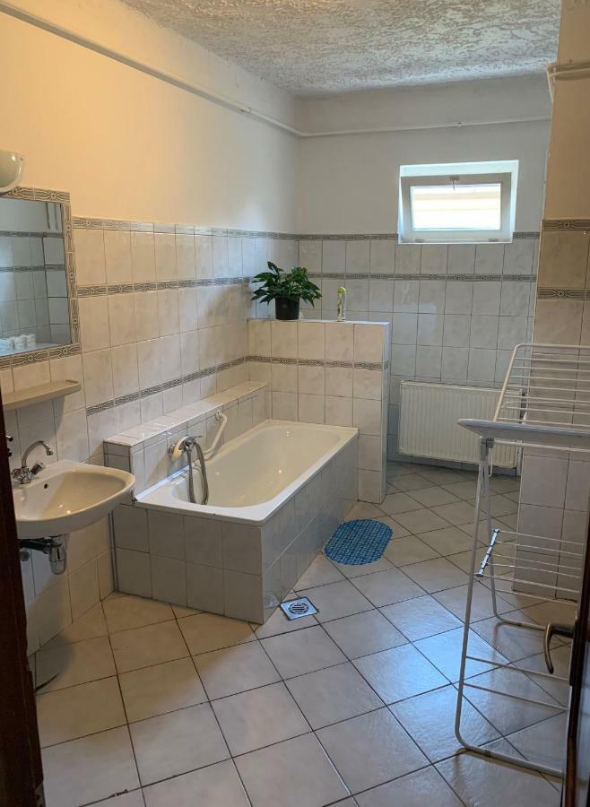 Viktor Apartmanhaz Zamardi Exterior photo